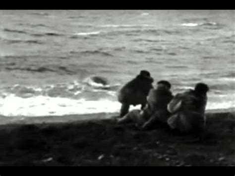 Inuit Walrus Hunters (1922) - YouTube