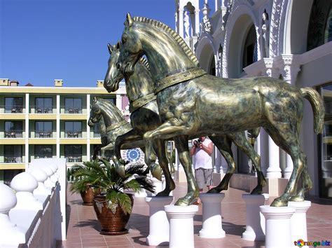 Sculptures of horses free image - № 20913