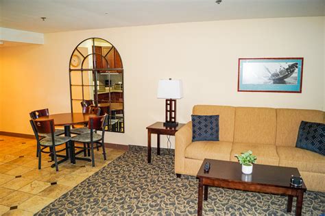 Oceancliff 1 & 2 | Newport Hotel Rooms | Accommodations