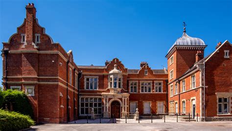 The Kent Register Office - Oakwood House, Maidstone - Maidstone | A Kentish Ceremony