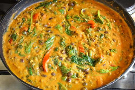 30-Minute Creamy Black Bean Curry - The Pesky Vegan