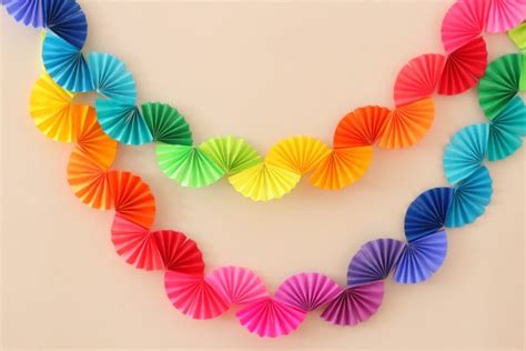 10 Creative DIY Paper Garland Ideas - yes! we made this