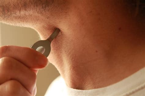 How to Get Rid of Ingrown Hairs on the Neck | LIVESTRONG.COM