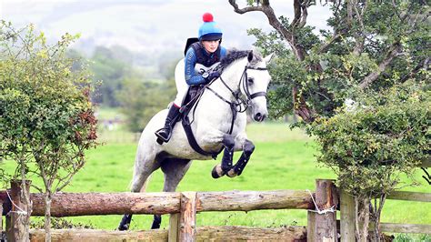 Young rider jumps clear cross-country after stirrup breaks early on ...