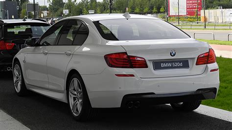 File:BMW 520d M-Sportpaket (F10) – Heckansicht, 2. Juli 2011, Düsseldorf.jpg - Wikimedia Commons