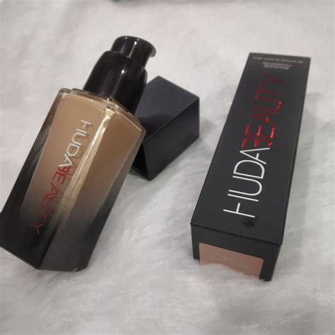 Huda Beauty Foundation High Quality send online-cakegift.in