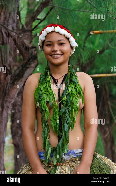 Yap Mädchen in traditioneller Kleidung auf Yap Day Festival, Insel Yap ...