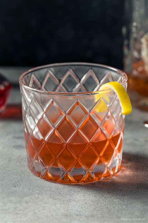 Sazerac Cocktail Recipe — THE SHAKEN COCKTAIL