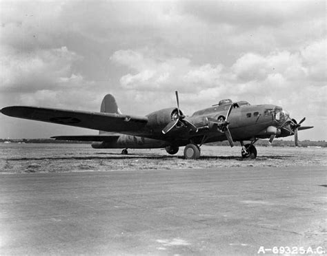 Escort bomber YB-40 of the 92nd Bomb Group, England 1943 | World War Photos