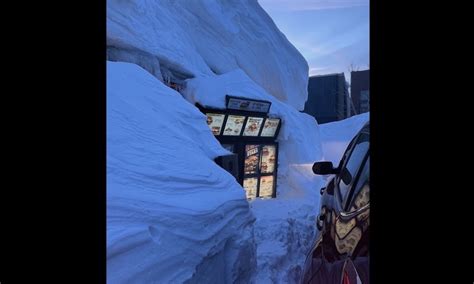 In California ski town, fast-food restaurant resembles a snow cave