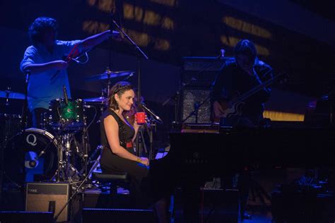 Norah Jones in concert at the Sebastopol theatre -04 - GotCeleb