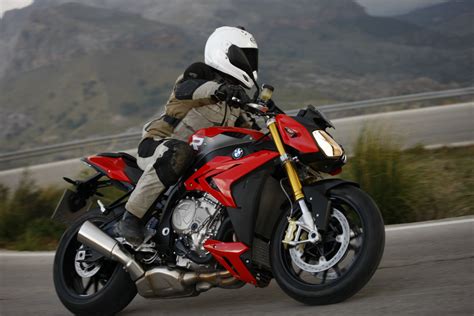 First ride: BMW S1000R review | Visordown