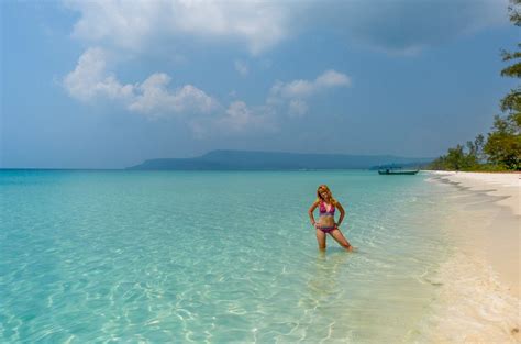 White Beaches and no tourists that is Koh Rong Island in Cambodia - E&T Abroad