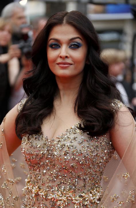 Aishwarya Rai Bachchan plays it safe with Ali Younes dress at Cannes ...