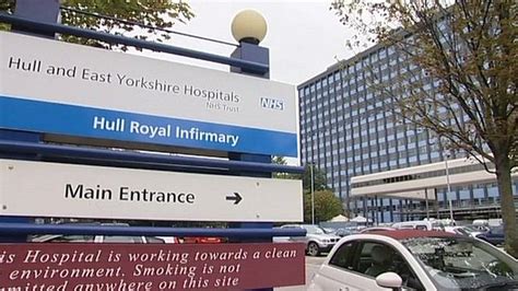 Hull Royal Infirmary: A&E patients told to 'come alone' - BBC News