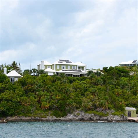 THE BEAUTIFUL HOMES, HOTELS & BEACHES OF BERMUDA