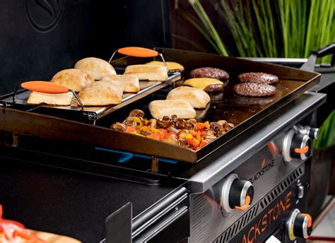 Blackstone 2-Burner 28" Griddle Combo with Air Fryer and Hood - Grilling Montana