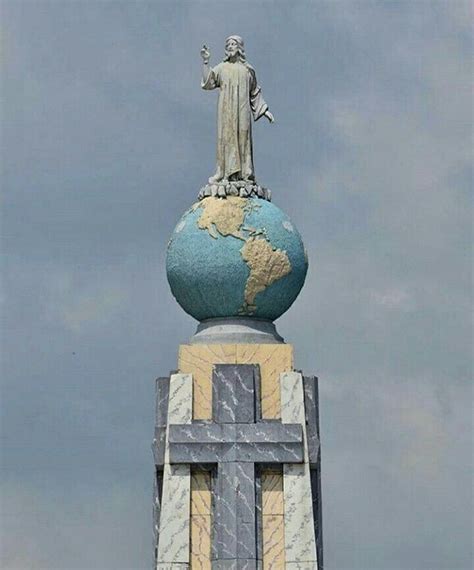 Monumento a el "Divino Salvador del Mundo". Plaza de Las Américas. San ...