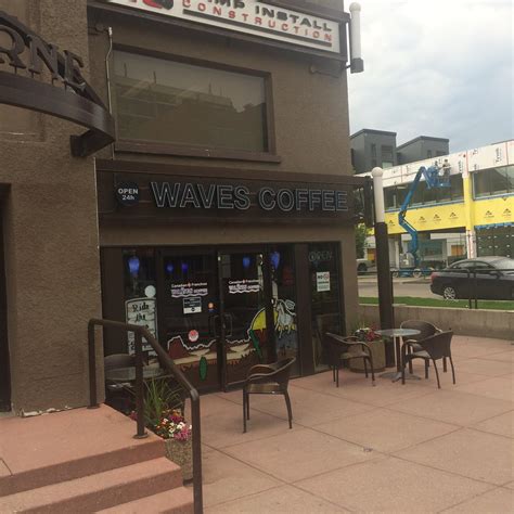 Waves Coffee House en Calgary: 1 opiniones y 4 fotos