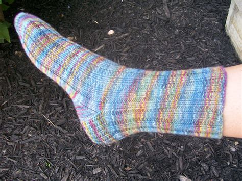 15 Toasty Knitted Sock Patterns for Fall