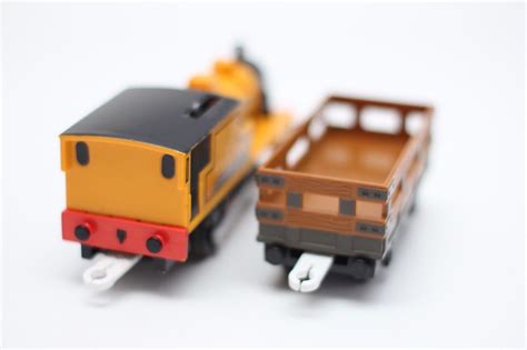 Thomas & Friends DUNCAN & CAR Trackmaster Motorized Train 2002 TOMY | #1843634443