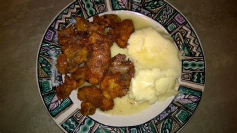 Delicious Fried Chicken Gizzards with Mashed Potatoes and Gravy