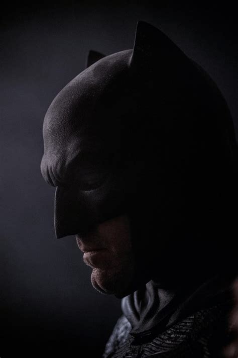 Ben Affleck's Batman mask and cowl revealed at SDCC