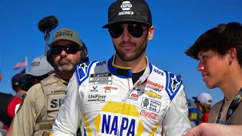 Chase Elliott undergoes shoulder surgery during 2023 NASCAR offseason