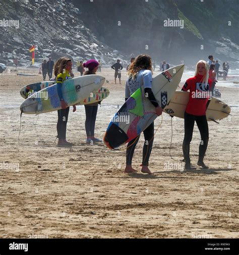 Watergate Bay Summer Beach crowds and vibe sunshine and surfing Stock ...