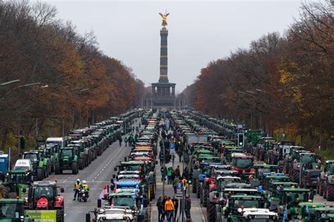 Bilderstrecke zu: Bauernprotest gegen Habeck: Beinahe die Fähre gestürmt - Bild 2 von 2 - FAZ