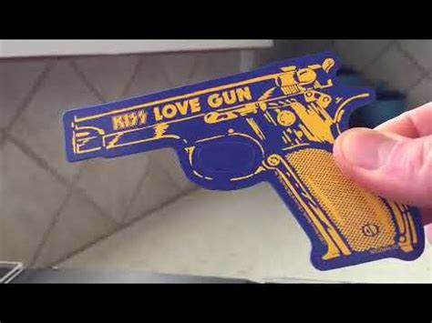 KISS - LOVE GUN DELUXE EDITION CD Unboxing & Review - YouTube