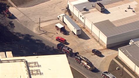 Multiple fatalities, hundreds treated after chemical leak at Hall County plant – 95.5 WSB