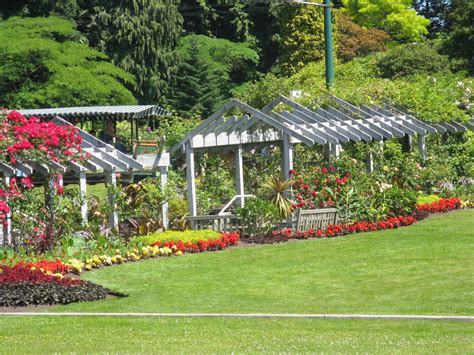 The Stanley Park Rose Garden in Vancouver, British Columbia | WanderWisdom