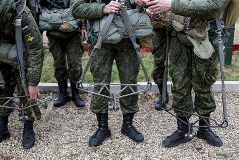 Intense Action Shots Of The Russian Army Training (30 pics)