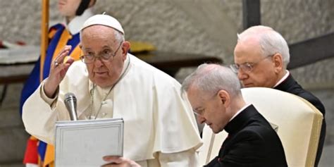 Pope Francis calls for ban on surrogate parenting