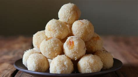 Rava Laddu Recipe Made with Suji & Coconut | Festival Special Recipe