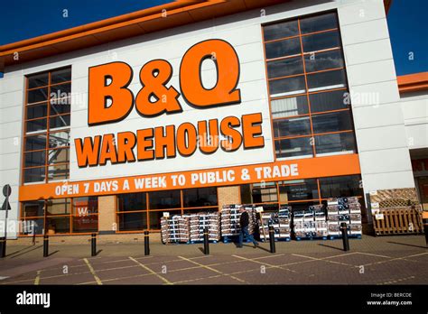 B and q shop hi-res stock photography and images - Alamy