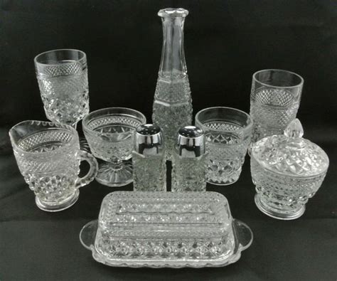 15 Most Valuable Antique Glassware: Patterns Identification Guide | Vintage glassware antiques ...