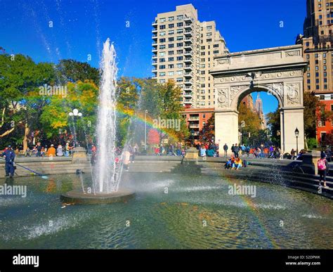 Washington square park fountain arch hi-res stock photography and ...