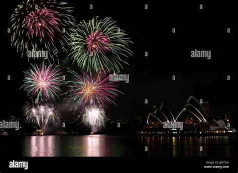 sydney harbour fireworks Stock Photo - Alamy