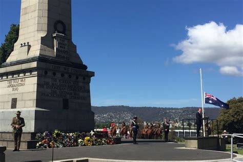 Remembrance Day ceremonies across Australia pause to remember courage and sacrifice - ABC News