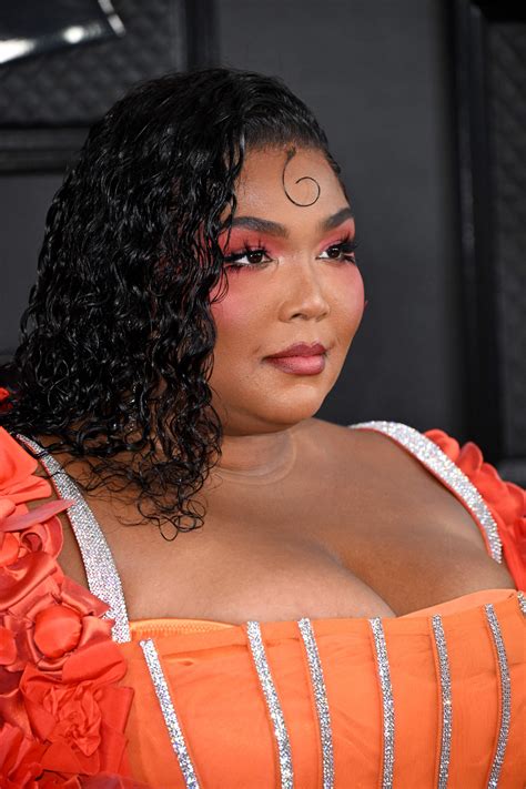 Lizzo Was One Big Human Flower at the 2023 Grammy Awards — See Photos ...