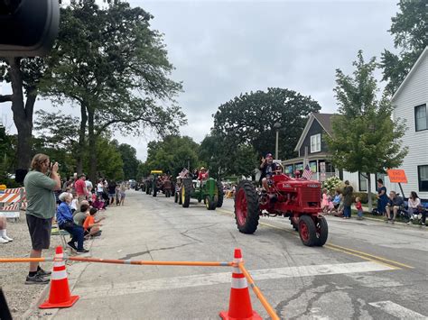 2022 Naperville Labor Day Parade Delights Crowd | Last Fling