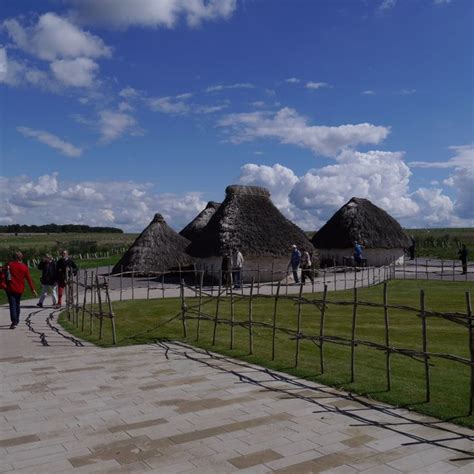 Replica of Neolithic houses, Stonehenge... © Rich Tea cc-by-sa/2.0 :: Geograph Britain and Ireland