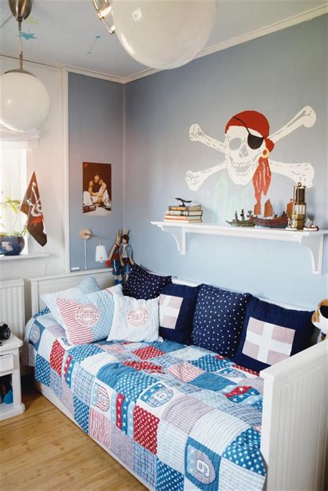 the boo and the boy: Daybeds in kids' rooms