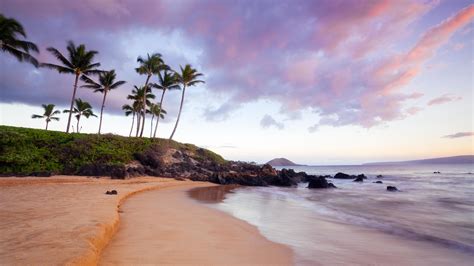 How to Hawaii Hop for the Ultimate Island Honeymoon