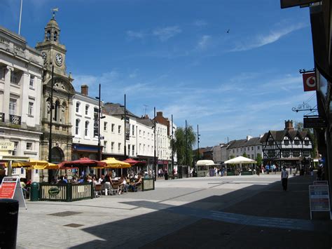 File:Hereford, High Street pedestrian shopping area.jpg - Wikimedia Commons