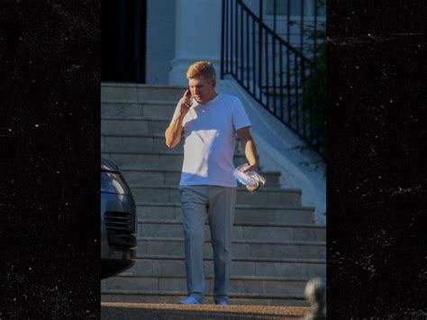 Todd Chrisley Seen For First Time on House Arrest, Sweet Delivery From ...