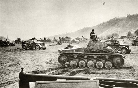 Asisbiz The Blitzkrieg was the main offensive tactic used by the Wehrmacht on the drive to Paris ...