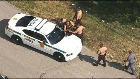 2 at large after police chase ends in crash in Southwest Miami-Dade ...